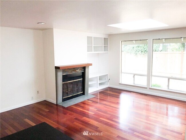 Building Photo - Private Cul-de-Sac Home with Fenced Yard & Attached 2-Car Garage