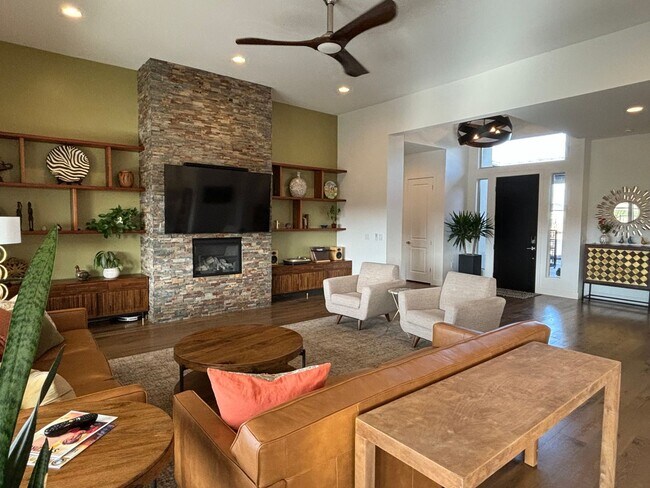 Building Photo - Have It Your Way! Furnished or Unfurnished...