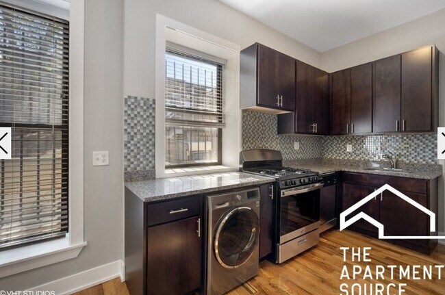 Foto del edificio - 647 W Oakdale Ave