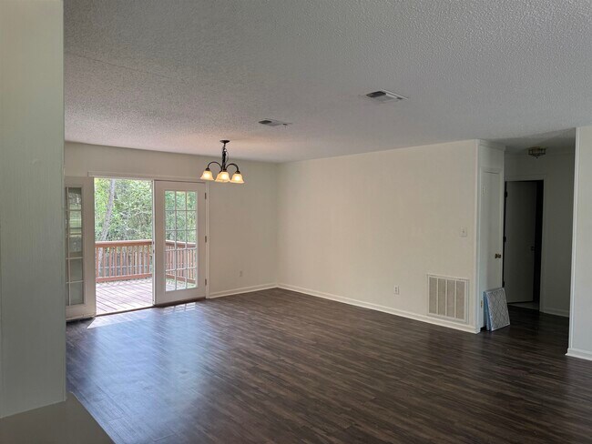 Building Photo - 255 Skate Dr