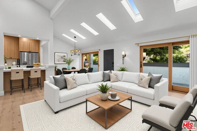 Building Photo - 1648 Palisades Dr