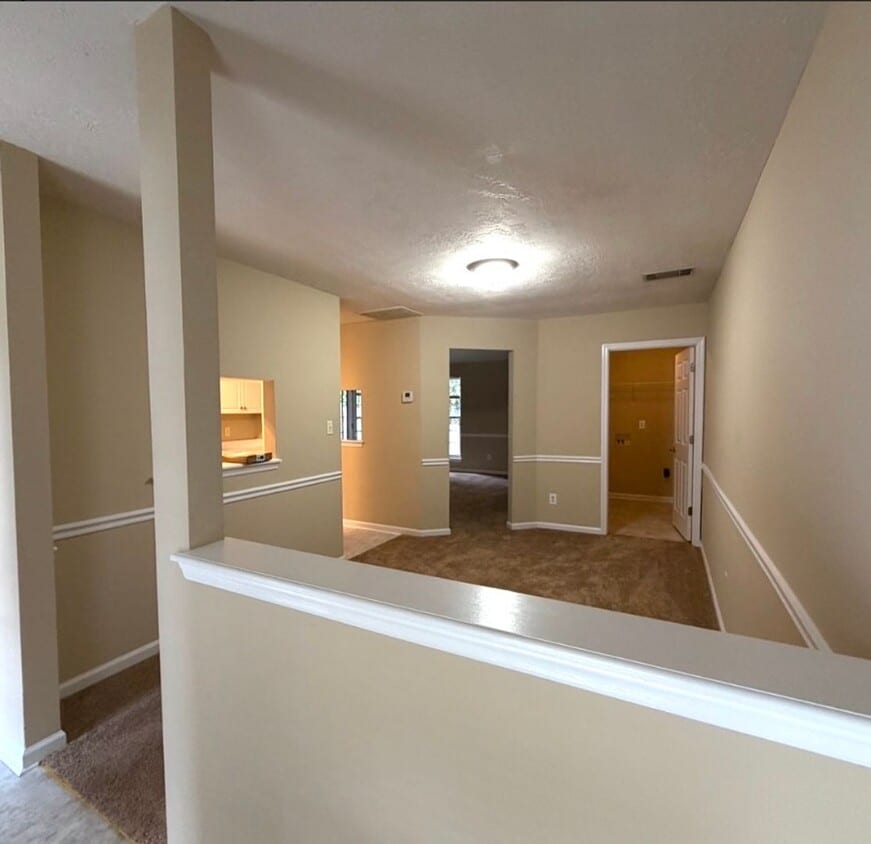 Building Photo - 304 Hazelnut Dr