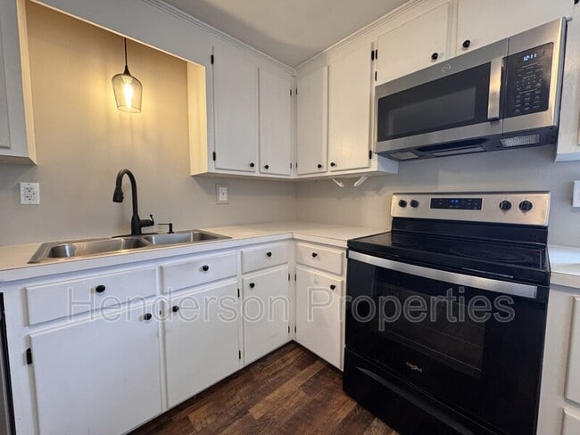 Building Photo - 224 28th Ave Pl NE