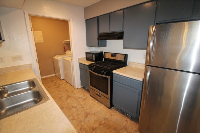 Building Photo - 6800 Trendal Ln