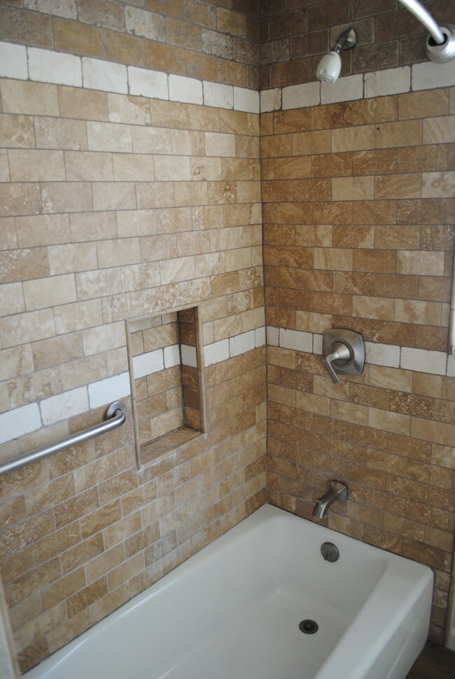 Foto del edificio - 1172 E Orange Grove Blvd
