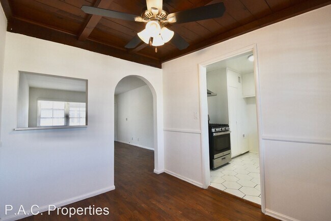 Foto del edificio - 1 br, 1 bath Apartment - 4658 Colfax Avenu...