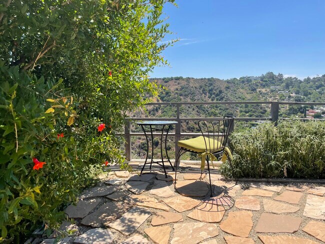 Foto del edificio - 3648 Beverly Ridge Dr