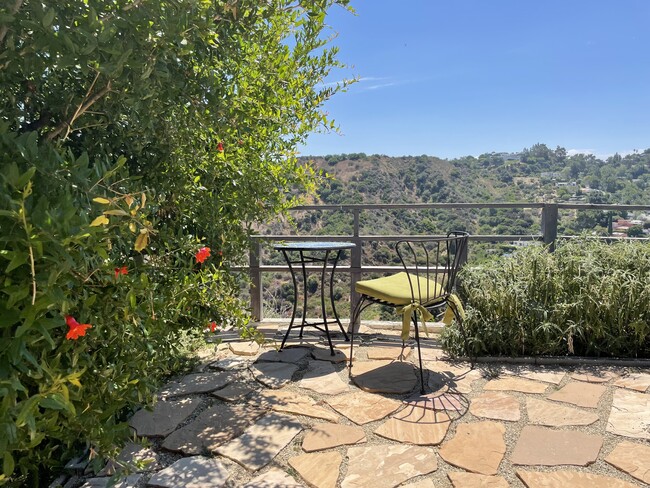 Building Photo - 3648 Beverly Ridge Dr