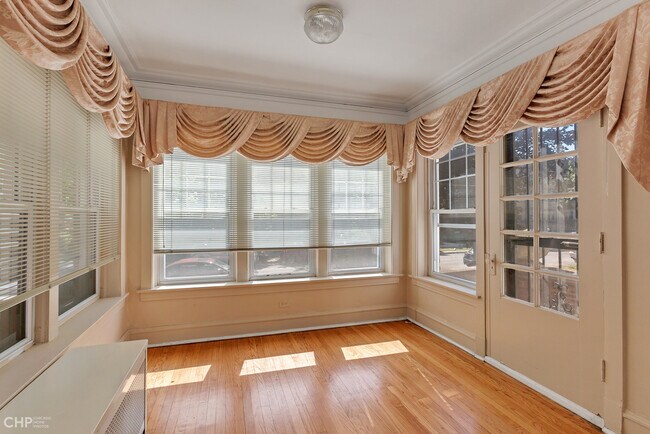 Foto del edificio - 6528 N Bosworth Ave
