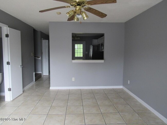 Building Photo - 1073 W Pueblo Dr