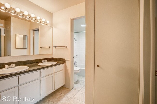 Building Photo - 1009 13th Ave