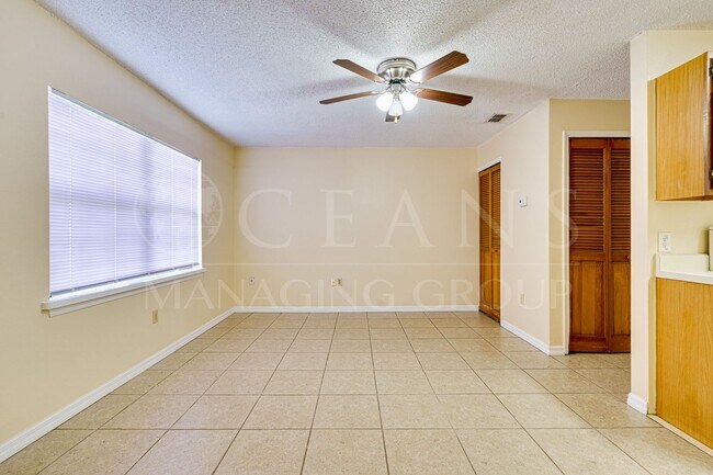 Foto del edificio - One Bed, One Bath at Royal Palm