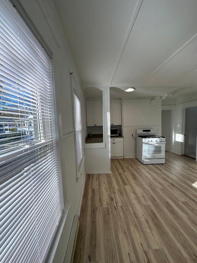 Building Photo - 12 Margerie St