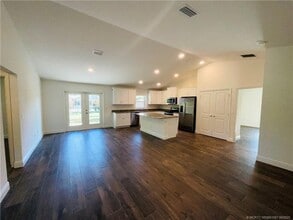 Building Photo - 7702 Lakeland Blvd