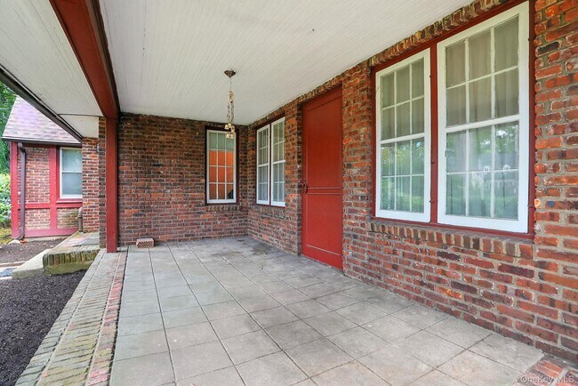 Building Photo - 11 Robinhood Rd