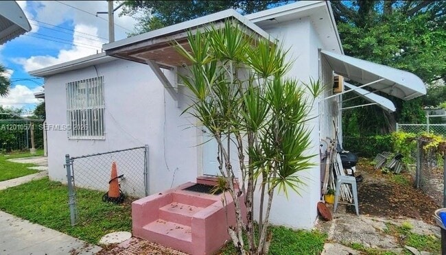 Foto del edificio - 405 NW 64th St