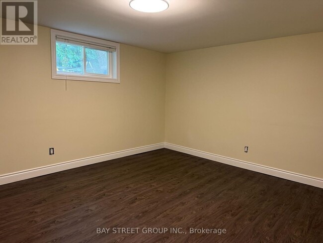 Building Photo - LOWER 123 SEARLE AVENUE