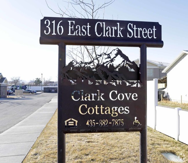  - Clark Cove Cottages