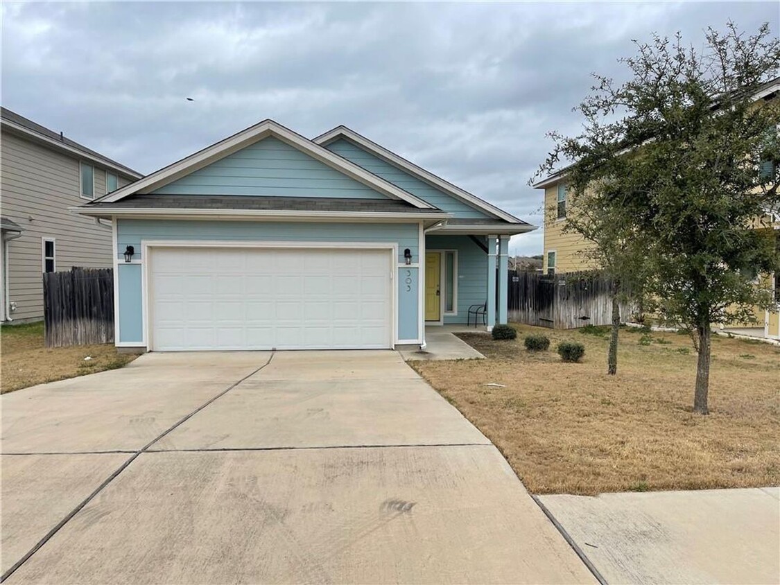 Foto principal - 303 Eagle Brook Ln