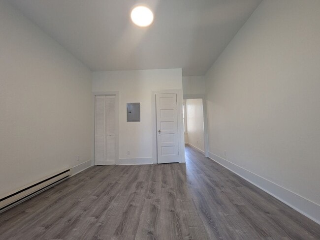 Building Photo - 632