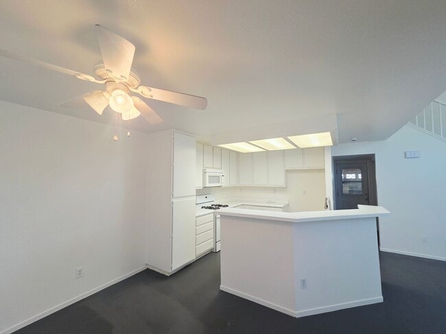 Building Photo - 33178 Regatta Dr