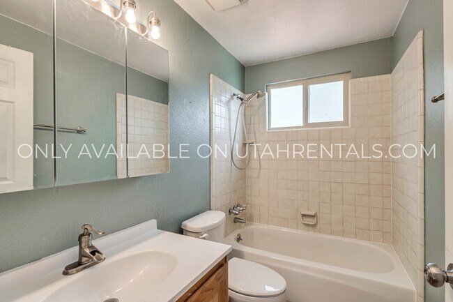 Building Photo - 6842 S Enchanted Dr