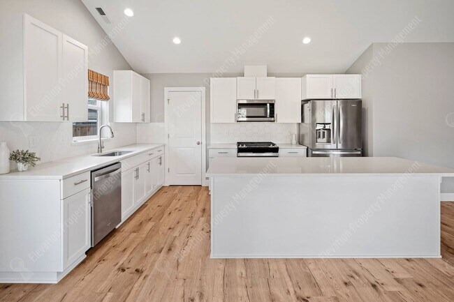 Foto del edificio - 3BR - 2BA Modern Living in a Quiet Cul-de-Sac
