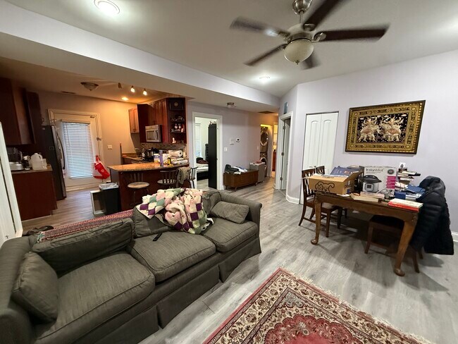 Foto del edificio - 2452 W Ardmore Ave