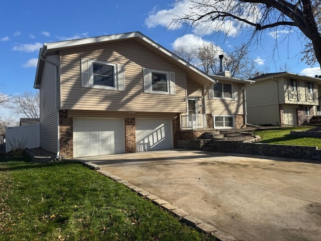 Photo - Move-In Ready 3-Bedroom Home in Prime La Vista Location!