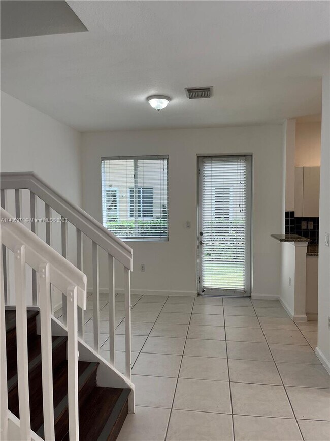 Foto del edificio - 21425 NW 13th Ct