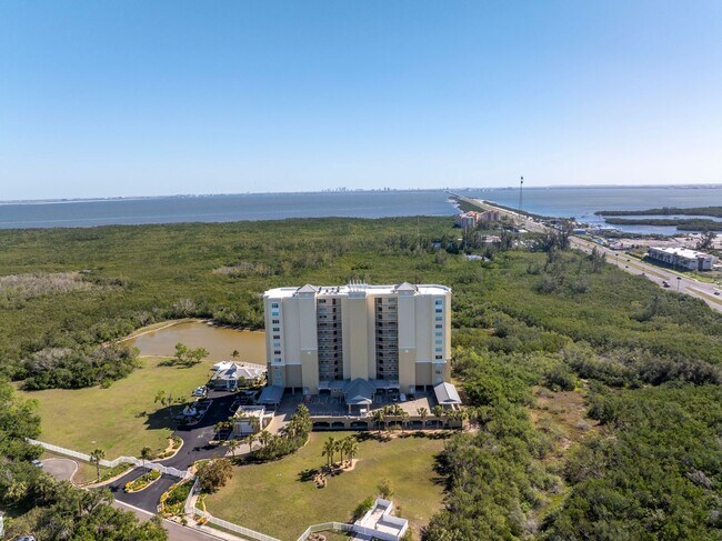 Building Photo - WATER VIEW CONDO 2/2 #714