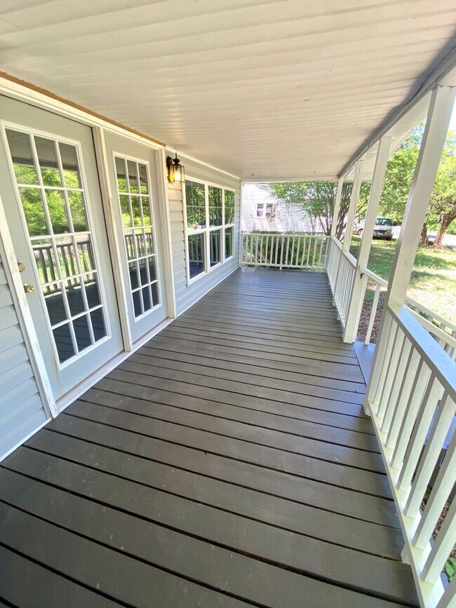 Building Photo - 3 Bedroom Home in Seneca, SC