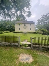 Building Photo - 2 Porges Rd