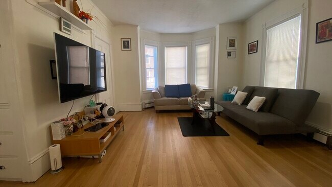 Foto del edificio - 585 Western Ave