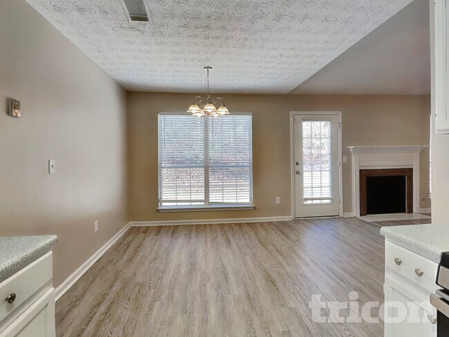 Foto del edificio - 8583 Misty Creek Cir