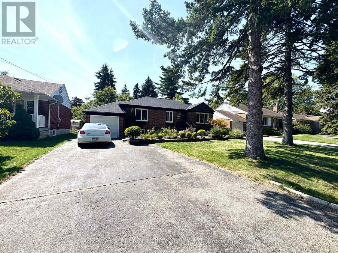Primary Photo - 1270 Crossfield Bend