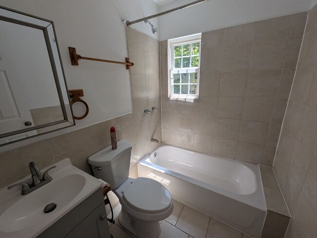 Building Photo - Updated Home - Point Breeze