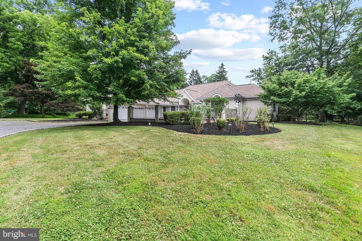 Foto principal - 325 Cherry Hill Rd