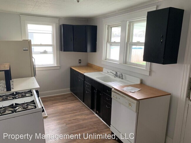 Building Photo - 3 br, 1 bath House - 360 W Jackson St