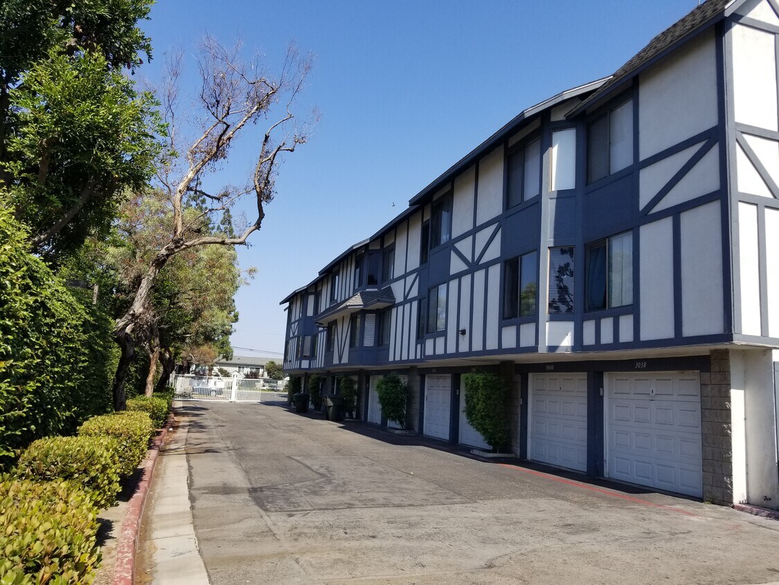 3028 W Cheryllyn Ln Unit 3028, Anaheim, CA 92804 Condo for Rent in