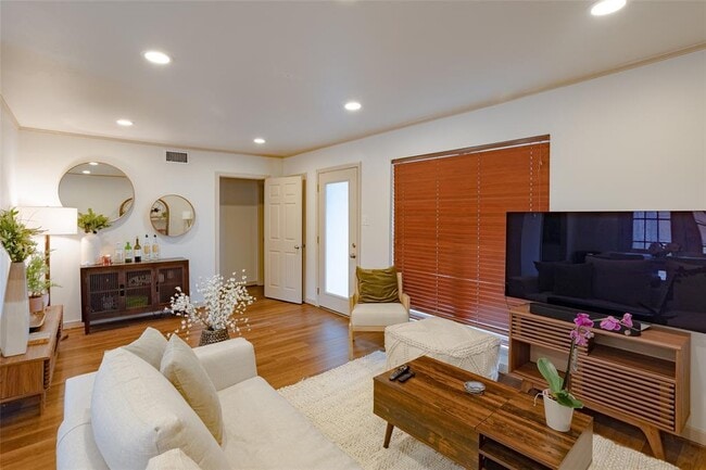 Foto del edificio - 5607 Newcastle St
