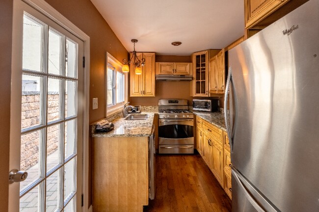 Building Photo - 405 Albemarle St