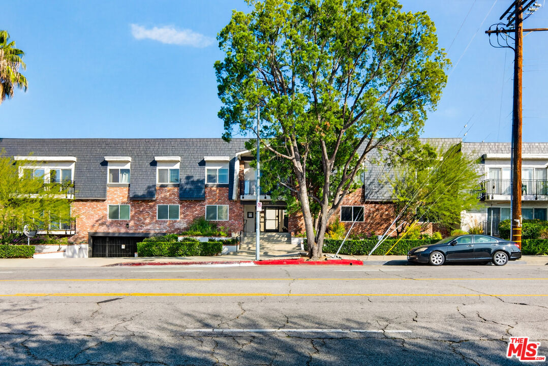 Foto principal - 5252 Coldwater Canyon Ave