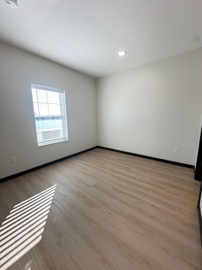 Building Photo - New! Beautiful 2 Bed, 2 Bath Apartment in ...