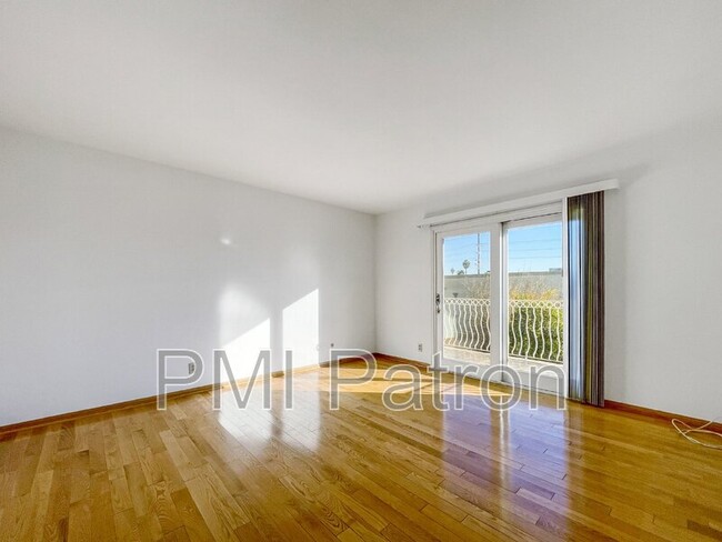 Foto del edificio - 9564 Peartree Ln