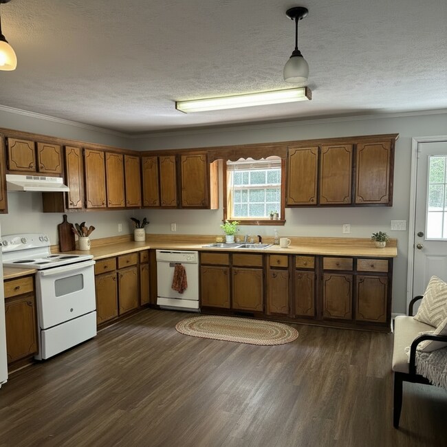 Foto del edificio - "Charming 2-Bedroom with Spacious Living in Henderson, TN!"