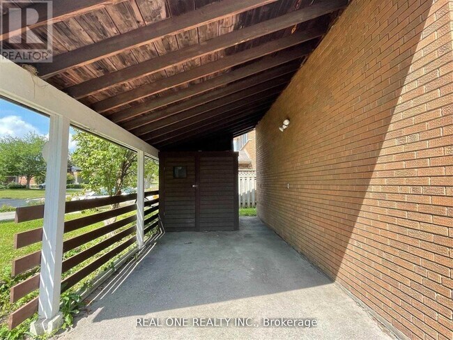 Building Photo - 17 Valleycrest Ave