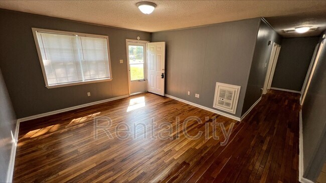 Building Photo - 114 Navy Dr