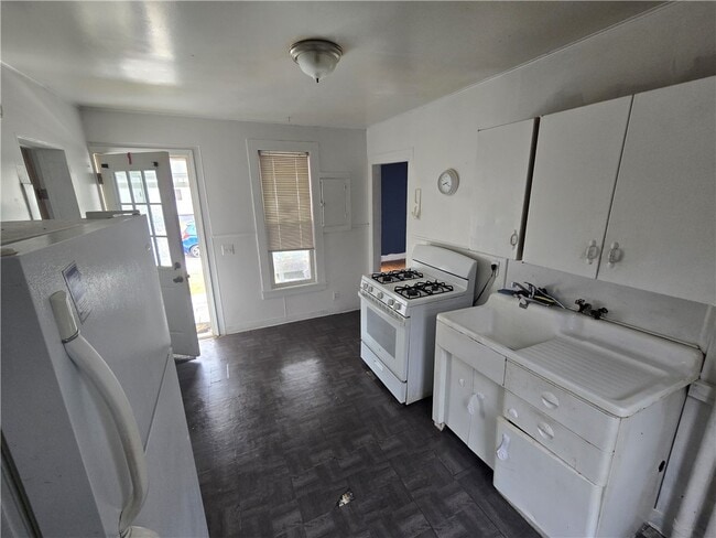 Building Photo - 69 Park Ave