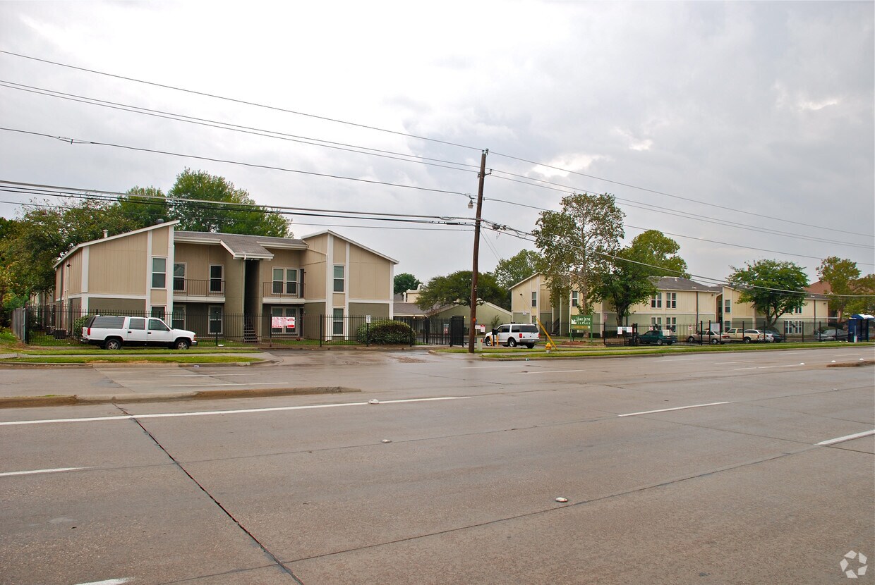 Primary Photo - Summit at Mirasol Apartments